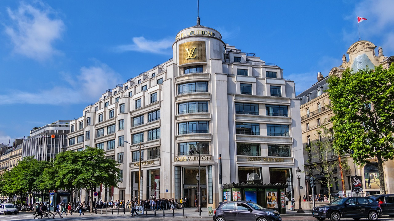 Louis Vuitton, Paris'te kiracı olduğu ikonik binayı satın aldı