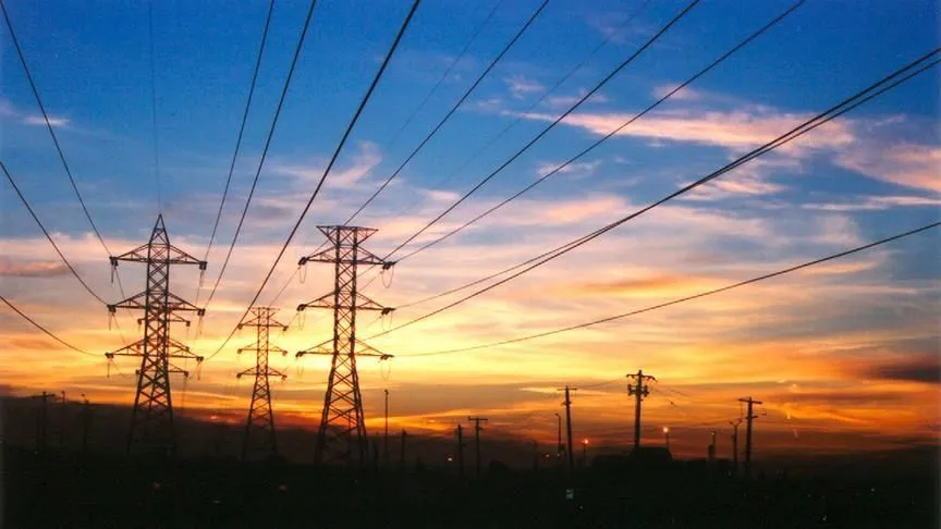 Aşırı sıcaklara karşı klimalarına güvenenler dikkat: İstanbul'da pek çok ilçede elektrik kesintisi yapılacak