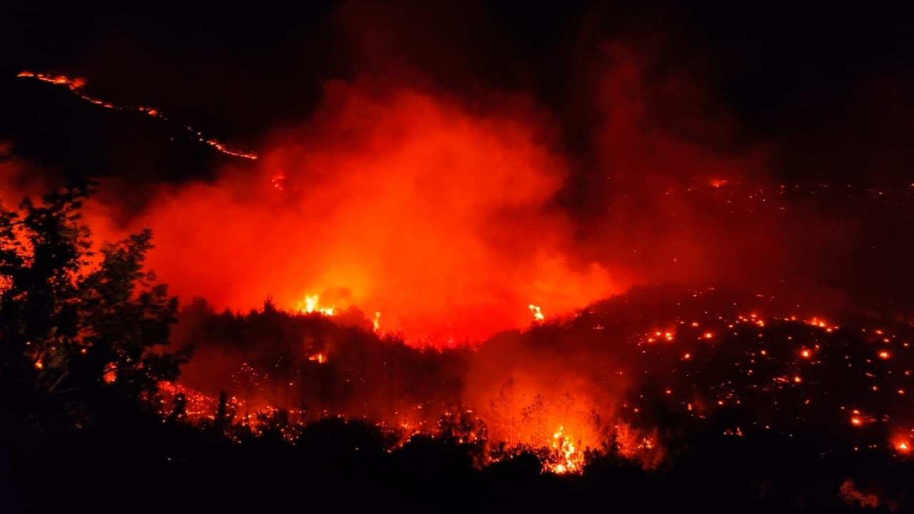 Hatay'dan Mersin'e, Çanakkale'den Bolu'ya Türkiye'nin 'ciğerleri' yanıyor