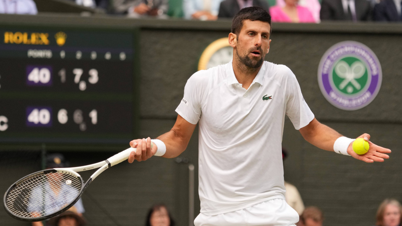 Wimbledon finalinde raketini kırdı: Djokovic'e 6 bin 117 sterlin para cezası