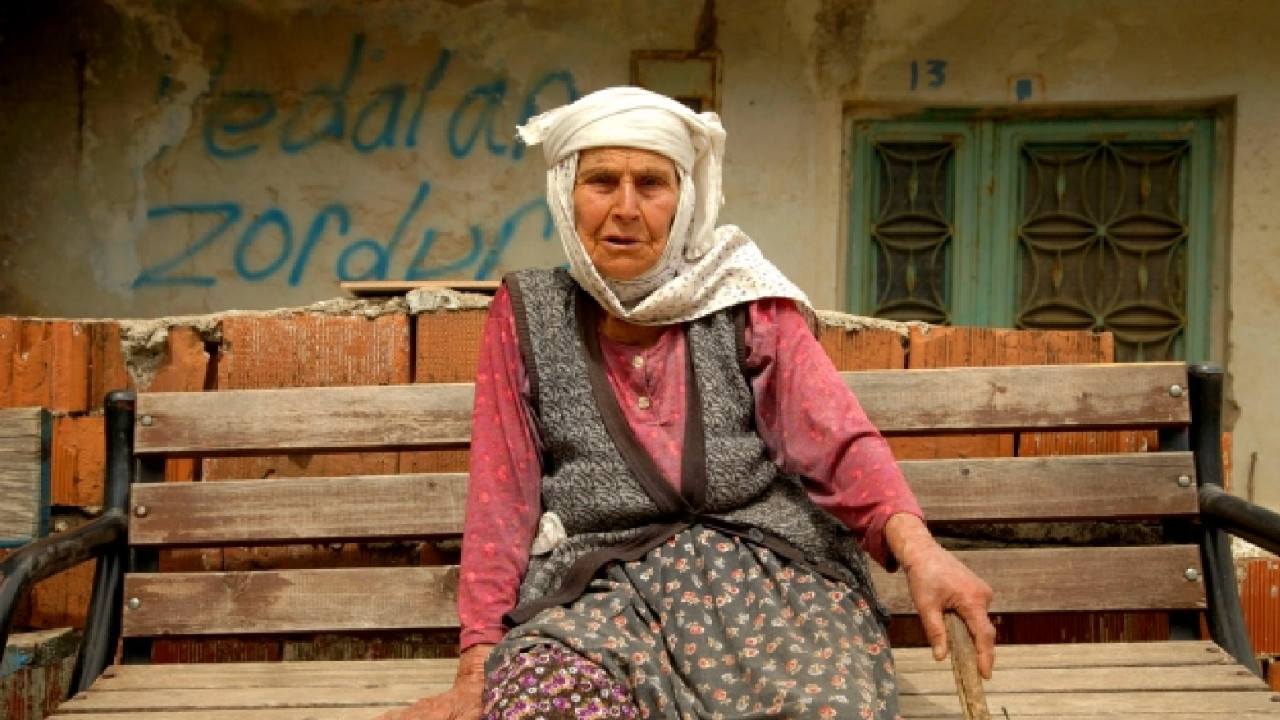 Akbelen'deki direnişin öyküsü | 94 yaşındaki Gülsüm Nine: Çamlar olmasa biz kaç paralığız!