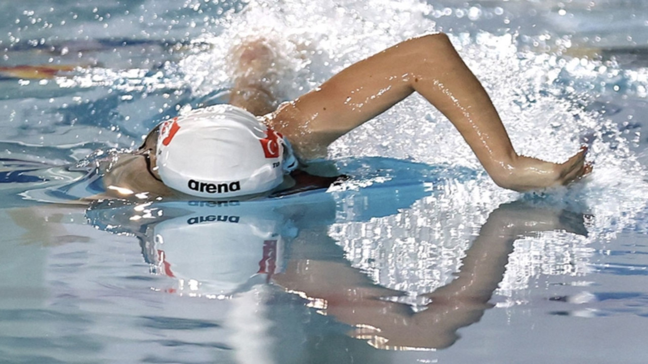 Milli yüzücü Tuncer Berk Ertürk EYOF'ta altın madalya kazandı