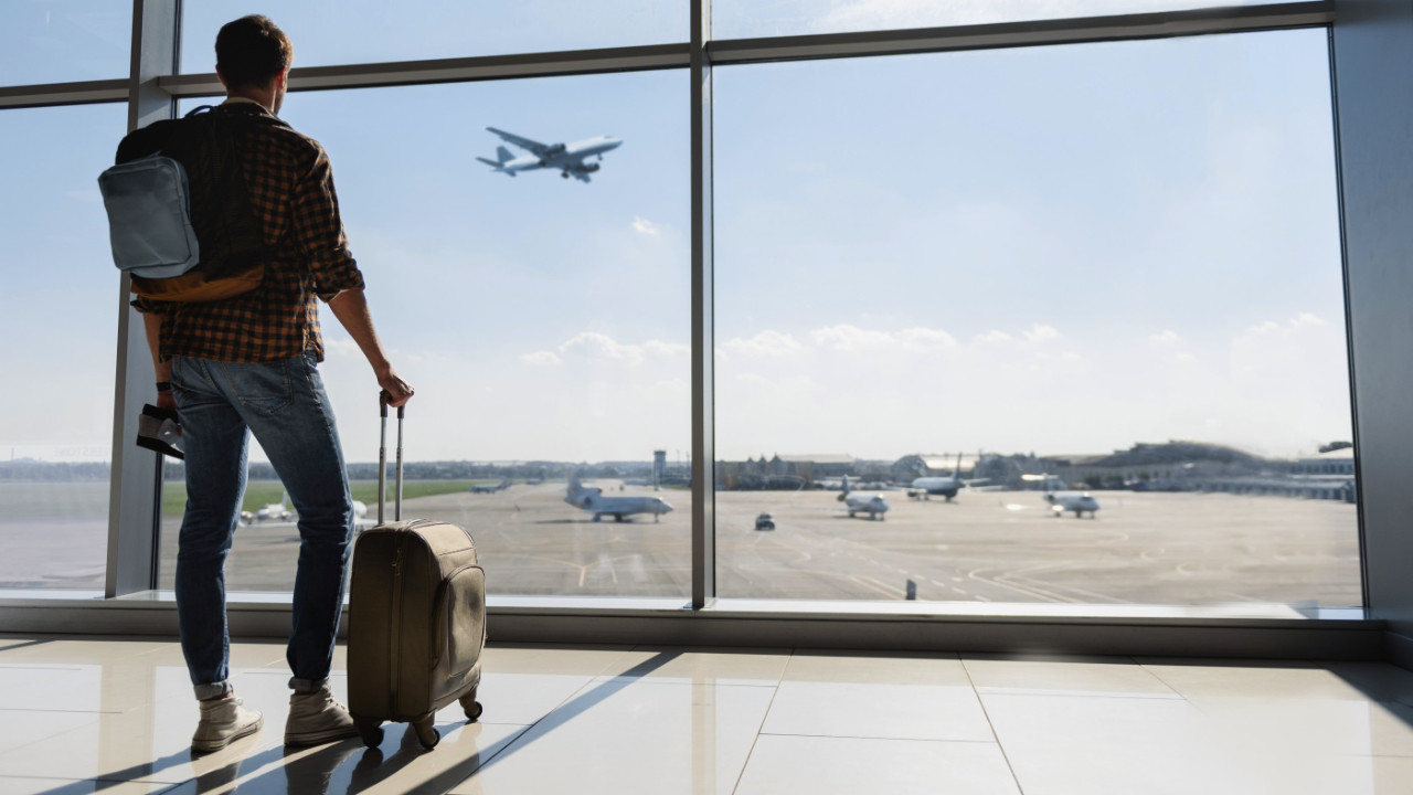 Bilet fiyatlarındaki sert yükseliş turistleri durduramadı: Havayolu şirketleri kârlarını zirveye taşıdı