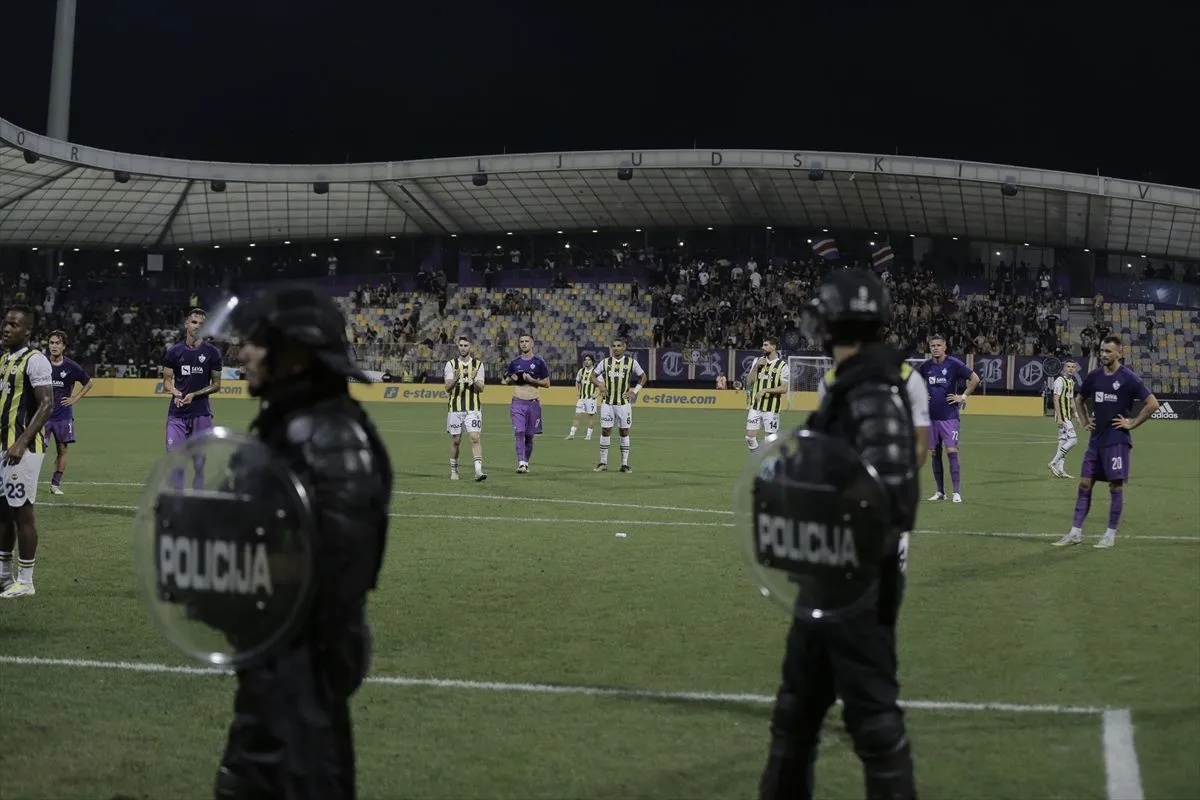 Fenerbahçe'den olaylı Maribor maçı sonrası açıklama: Tüm sürecin takipçisi olacağız