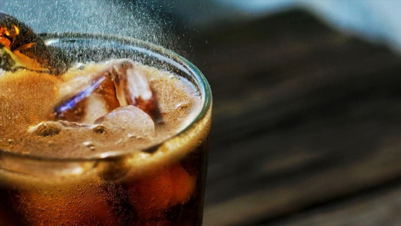 Sıcak havada şekerli ve tuzlu içecekler kronik hastalıkları tetikliyor