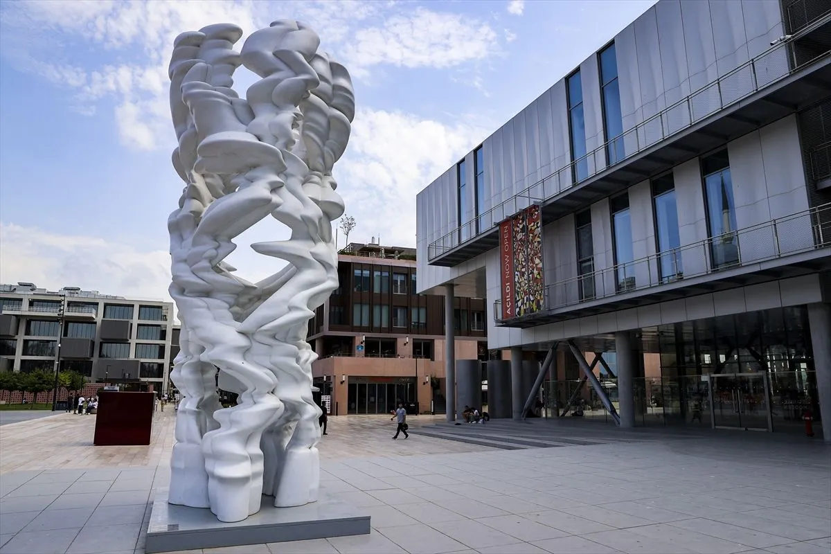 İstanbul Modern, izleyiciyi çağdaş sanatla diyalog kurmaya davet ediyor