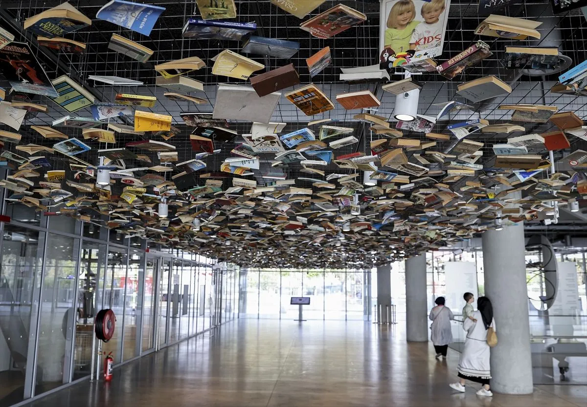 İstanbul Modern, izleyiciyi çağdaş sanatla diyalog kurmaya davet ediyor