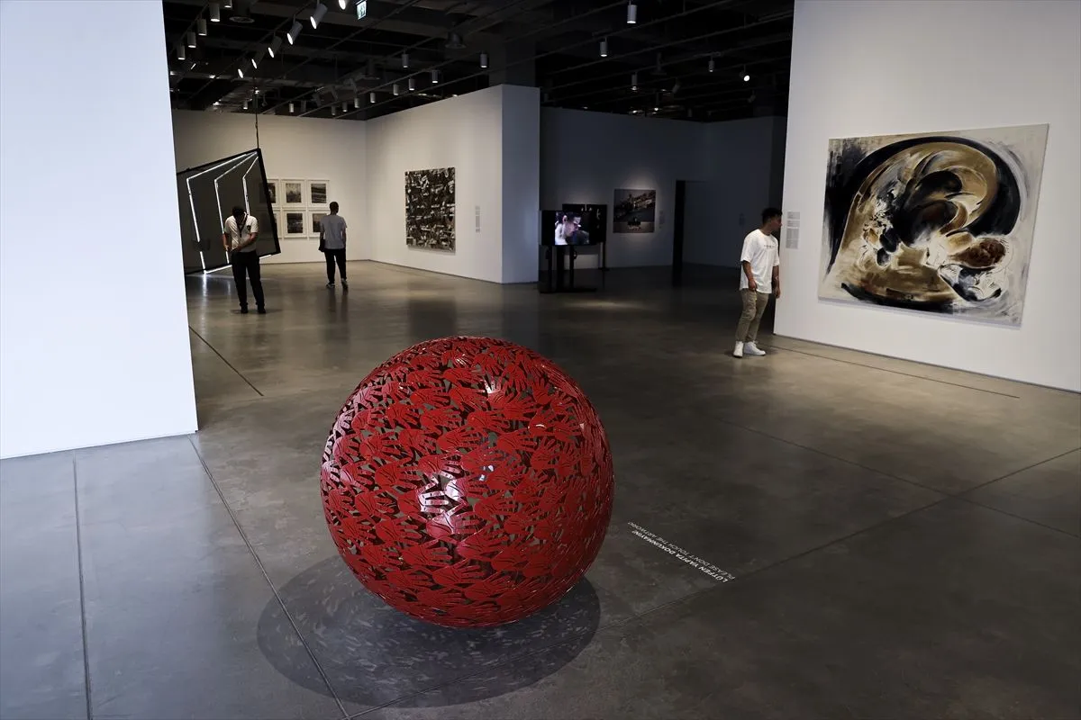 İstanbul Modern, izleyiciyi çağdaş sanatla diyalog kurmaya davet ediyor