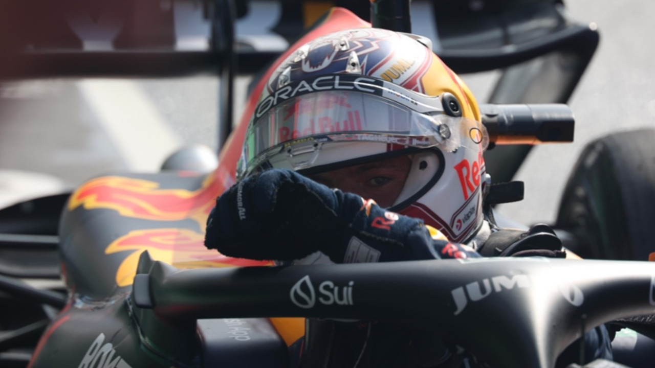 Üst üste 10. yarışını kazanan Verstappen F1'de tarihe geçti