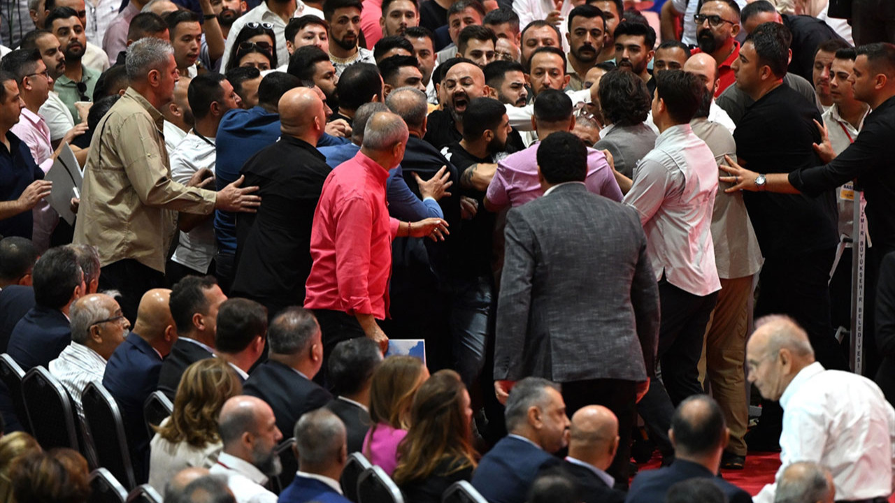 CHP İzmir İl Kongresi'ne arbede