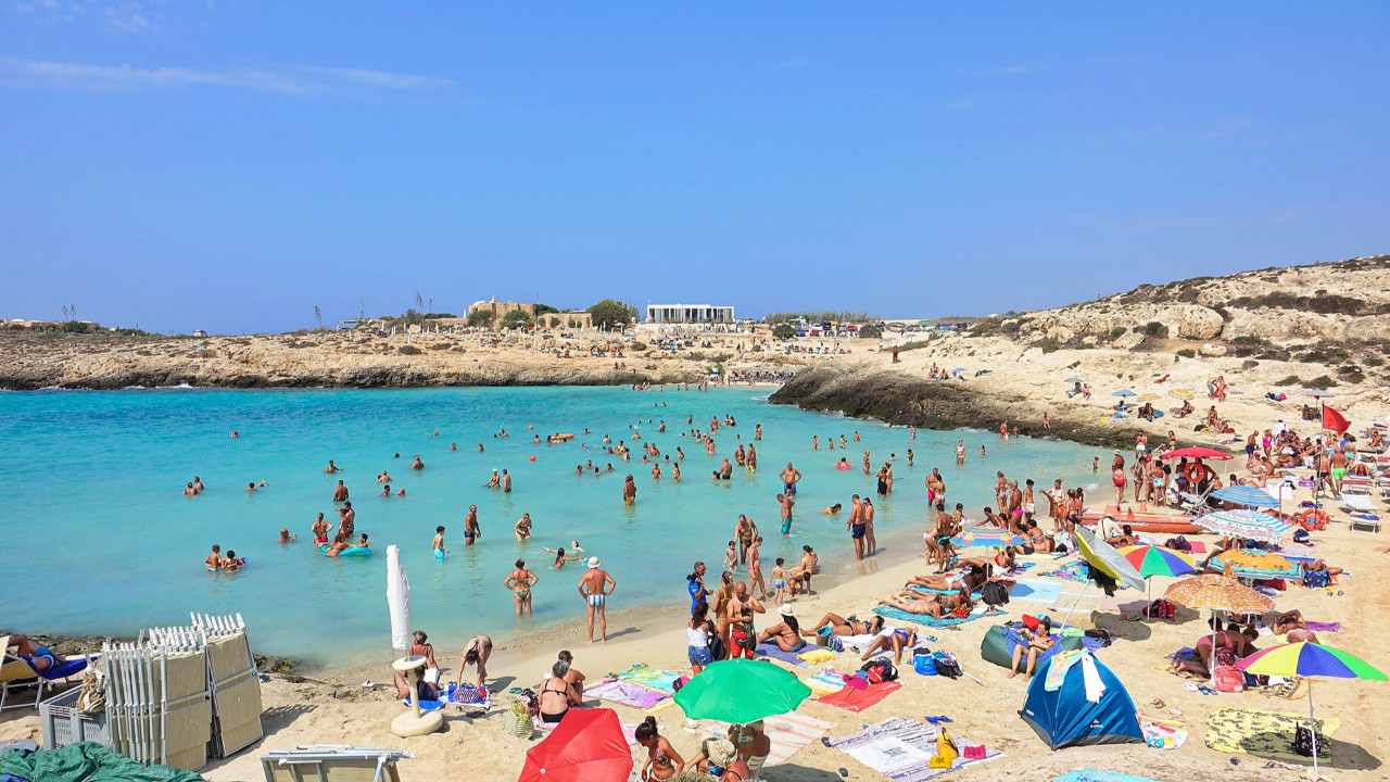 Gözde bir tatil yeriyken düzensiz göçmenlerin Avrupa kapısına dönüşen ada: Lampedusa