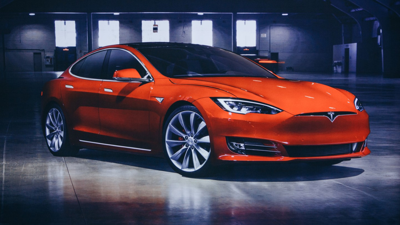 Tesla, Çin'deki 1,6 milyon elektrikli aracını geri çağırdı