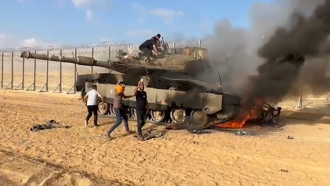 İsrail tankı imha edildi ve içindeki askerler esir alındı