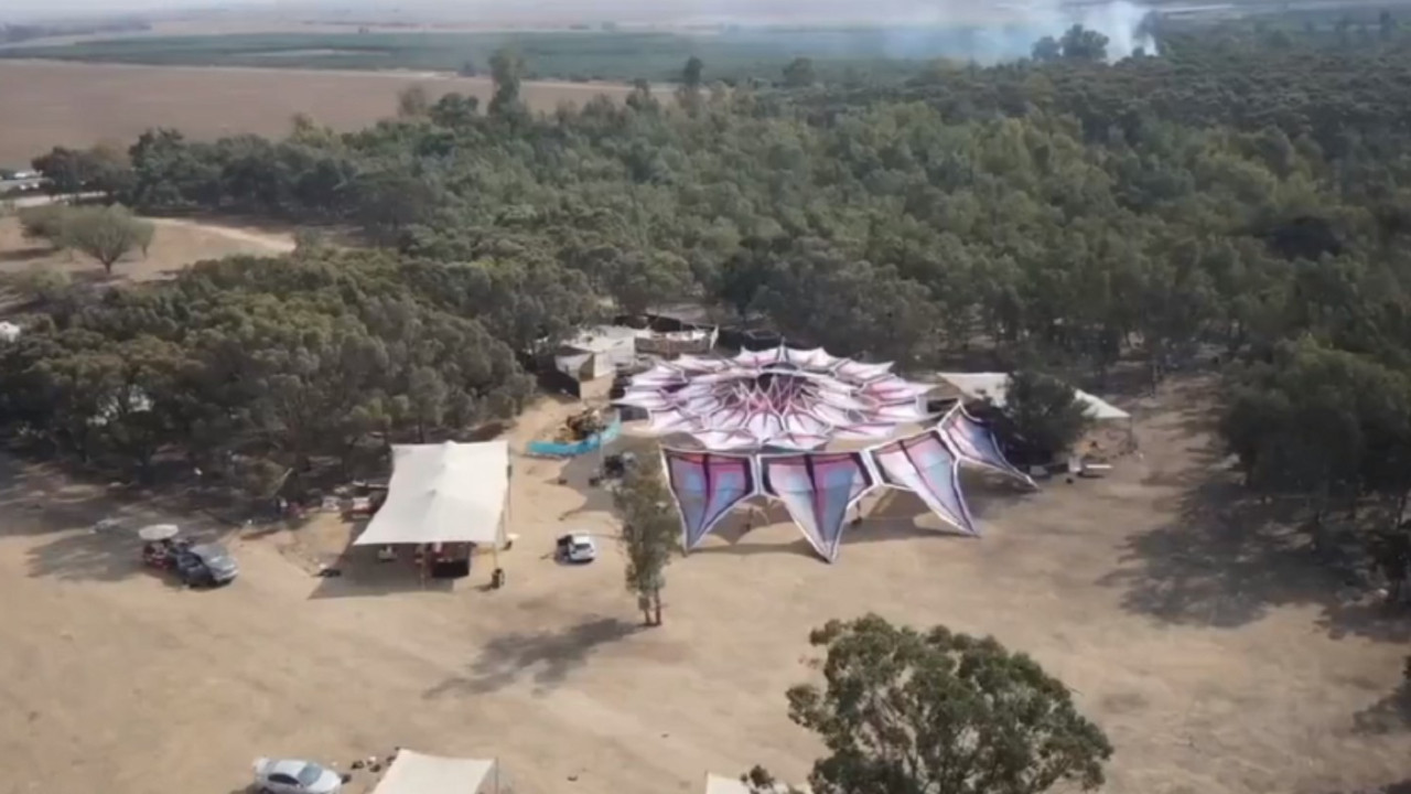 Filistinli grupların düzenlediği saldırıya yakalanan festival alanı havadan görüntülendi