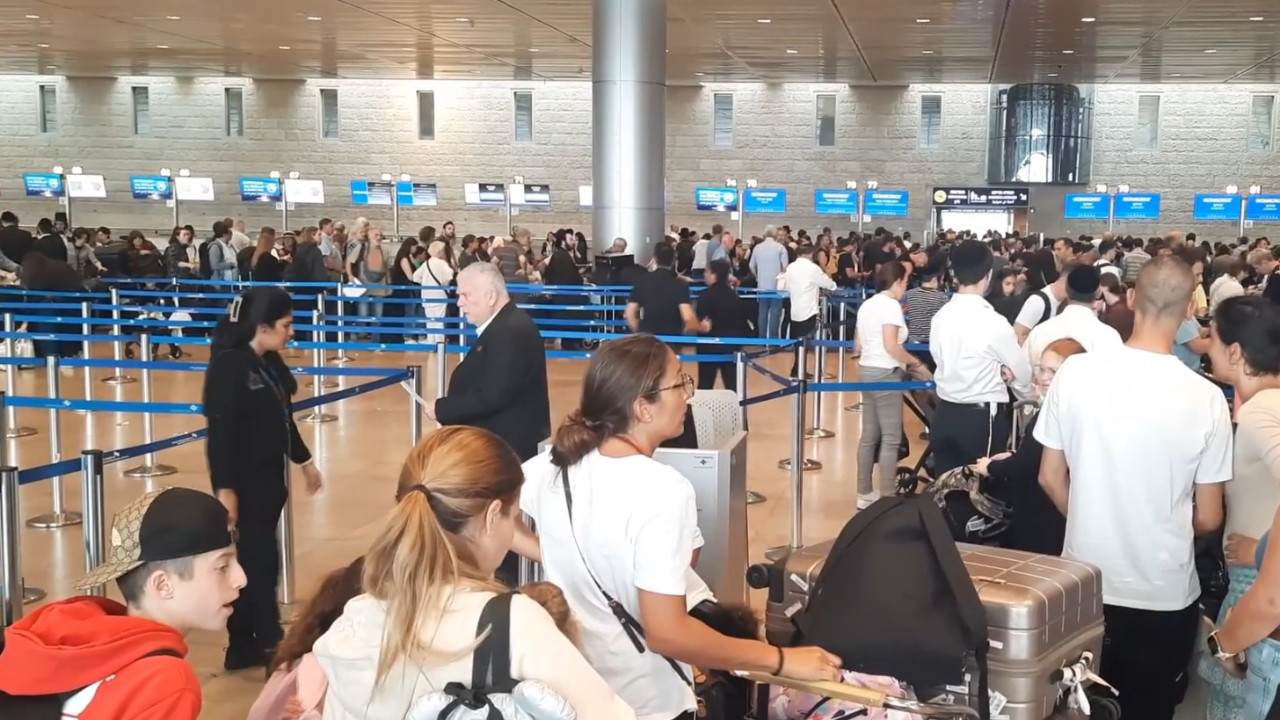 İsrail'i terk etmek isteyenler Ben Gurion Havalimanı'na akın etti