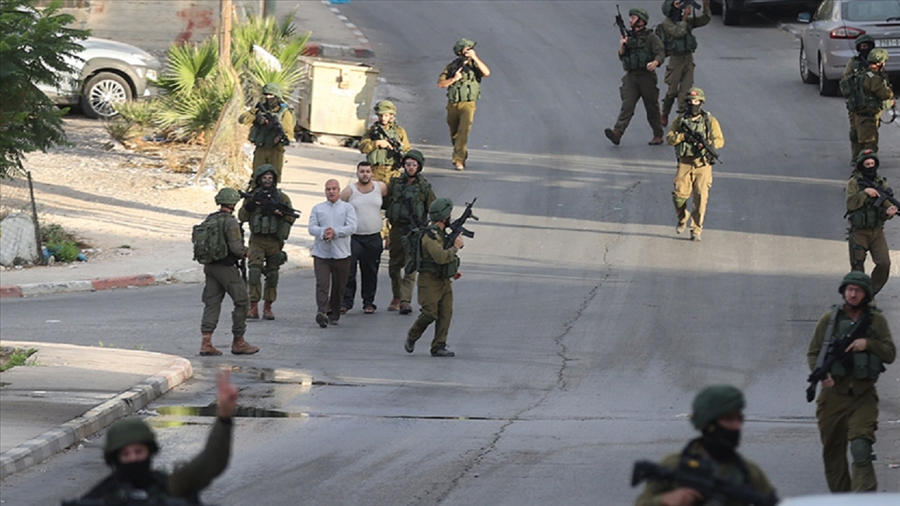 İsrail Kudüs ve Batı Şeria'da 55 Filistinliyi gözaltına aldı