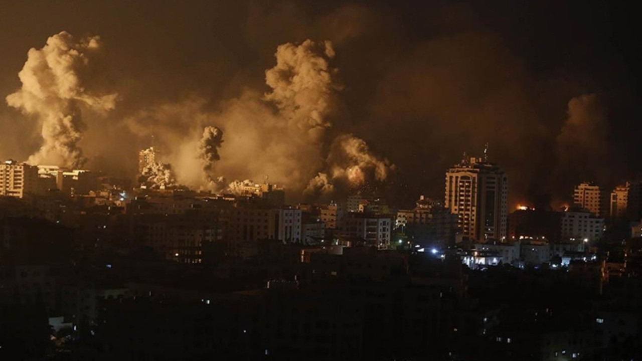 Gazze Sağlık Bakanlığı: İsrail hastaneyi vurdu, en az 500 kişi hayatını kaybetti