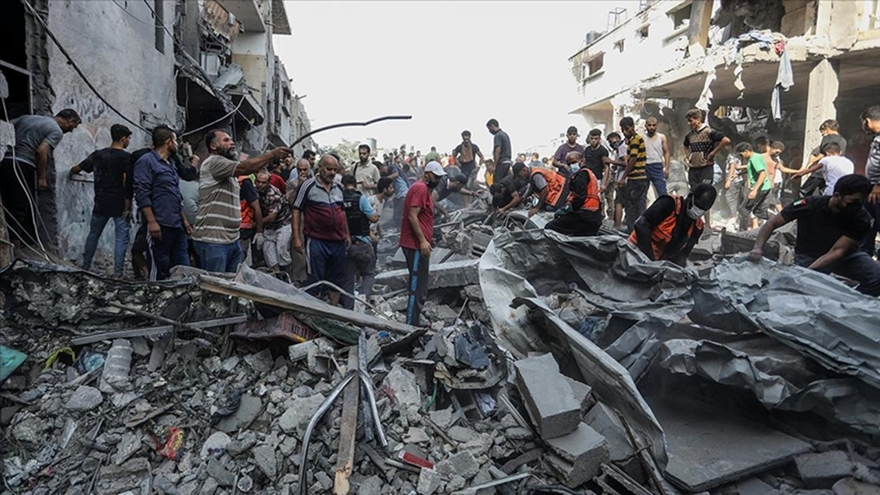 Gazze'deki hükümet: İsrail saldırılarının başladığı günden beri Gazze'ye hiç yakıt girmedi