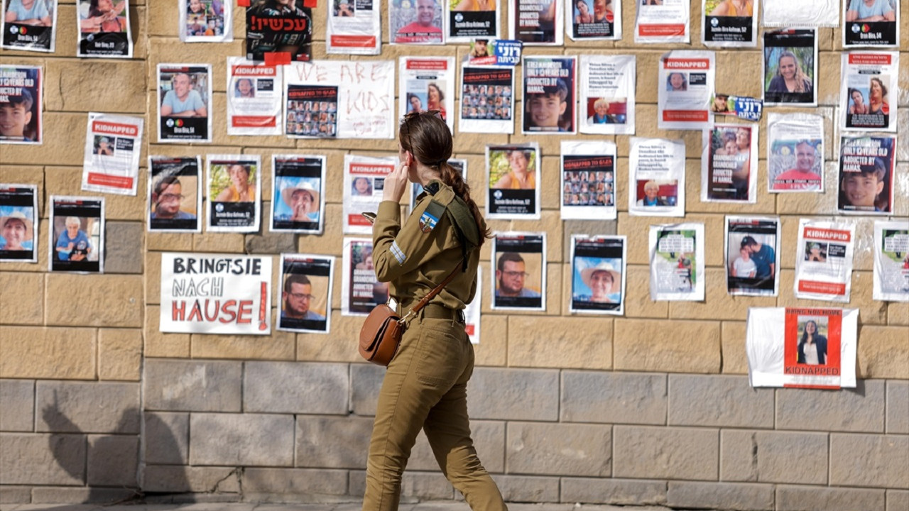 The Guardian yazdı: Rehinelerin kurtarılması için İsrail'e baskı artıyor