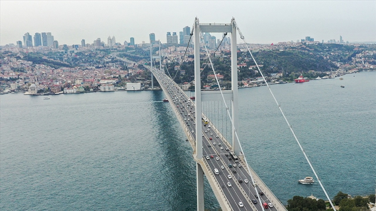 İstanbul Valiliği, 15 Temmuz Şehitler Köprüsü'nün trafiğe kapatılması kararını kaldırdı