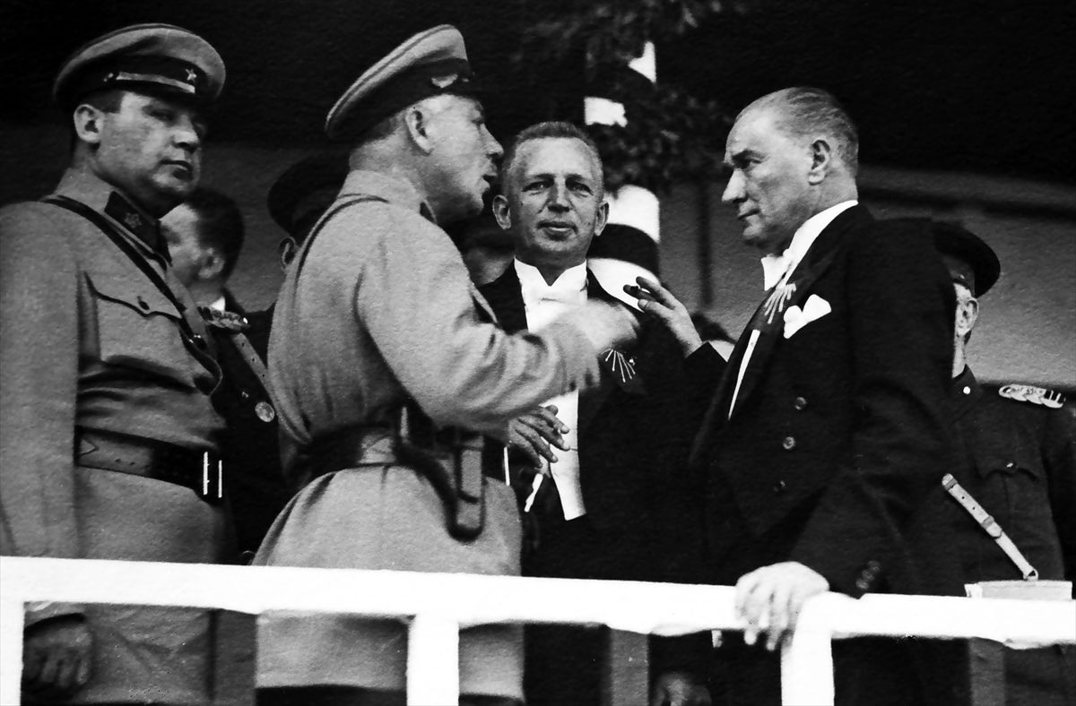 Cumhuriyet'in 100. yılında 100 fotoğrafla Atatürk
