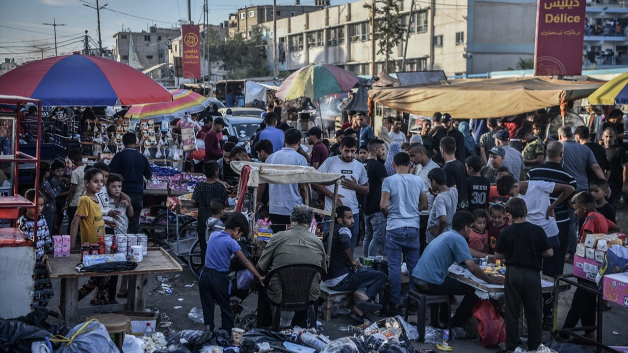 Gazze'de günlük yaşam savaşın gölgesinde devam ediyor