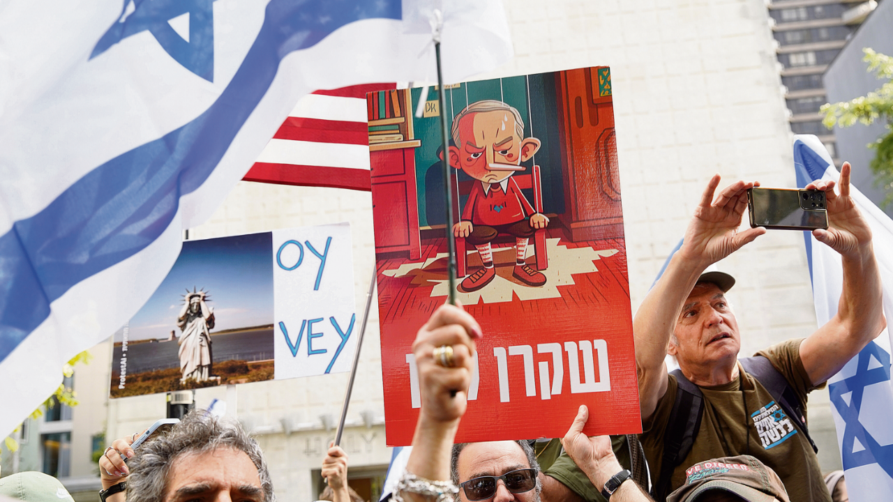 İsrailli üç akademisyen: Netanyahu bir an önce gitmeli