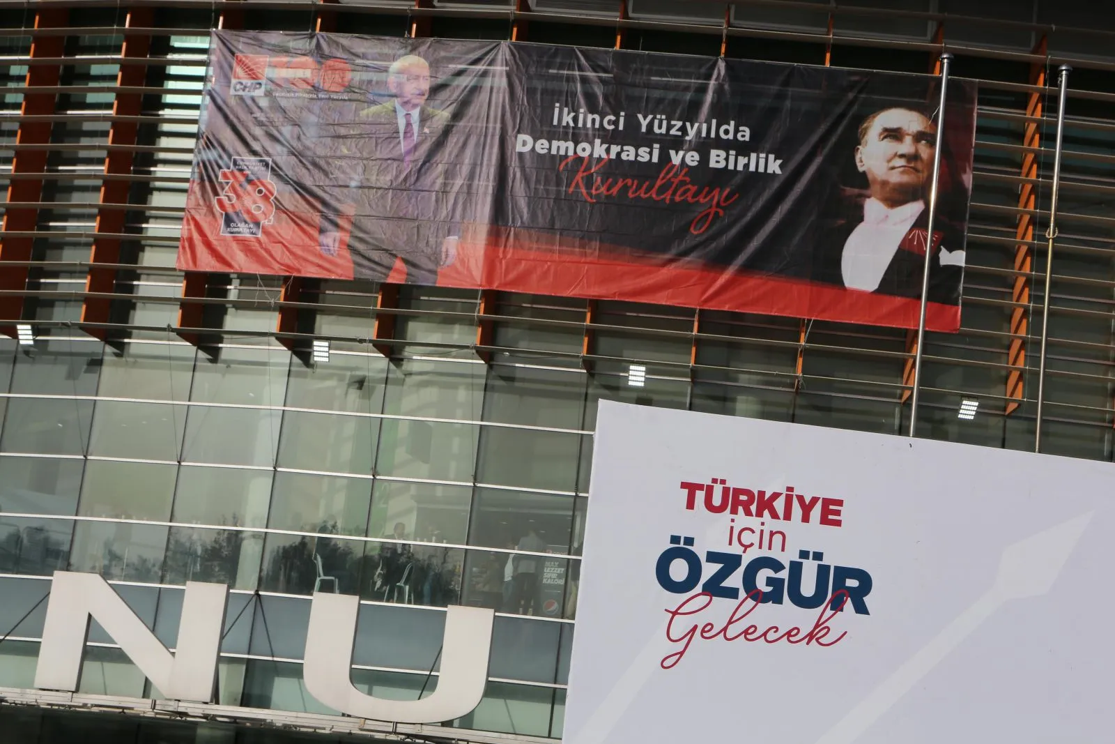 Pankartlar ve fotoğraflarla CHP 38. Olağan Kurultayı