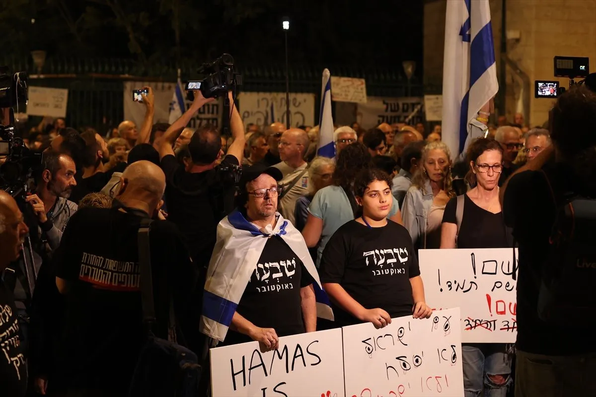 İsrailliler Netanyahu'nun istifası için çadır kurdu