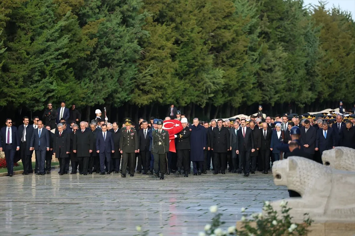 Devlet Erkanı Atatürk'ün huzurunda