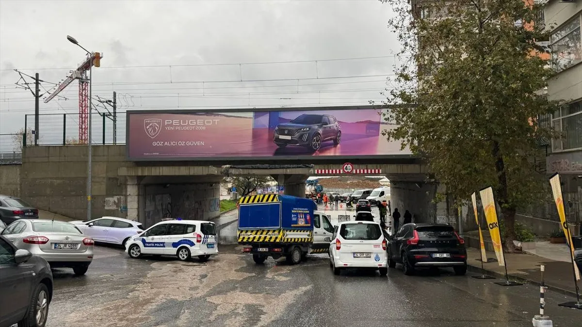 İstanbul'da yağış hayatı olumsuz etkiledi