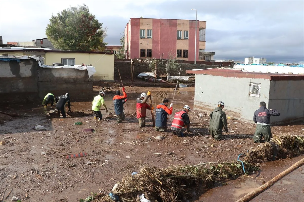 Soğuk hava ve fırtına Türkiye'yi esir aldı: Şehir şehir son durum