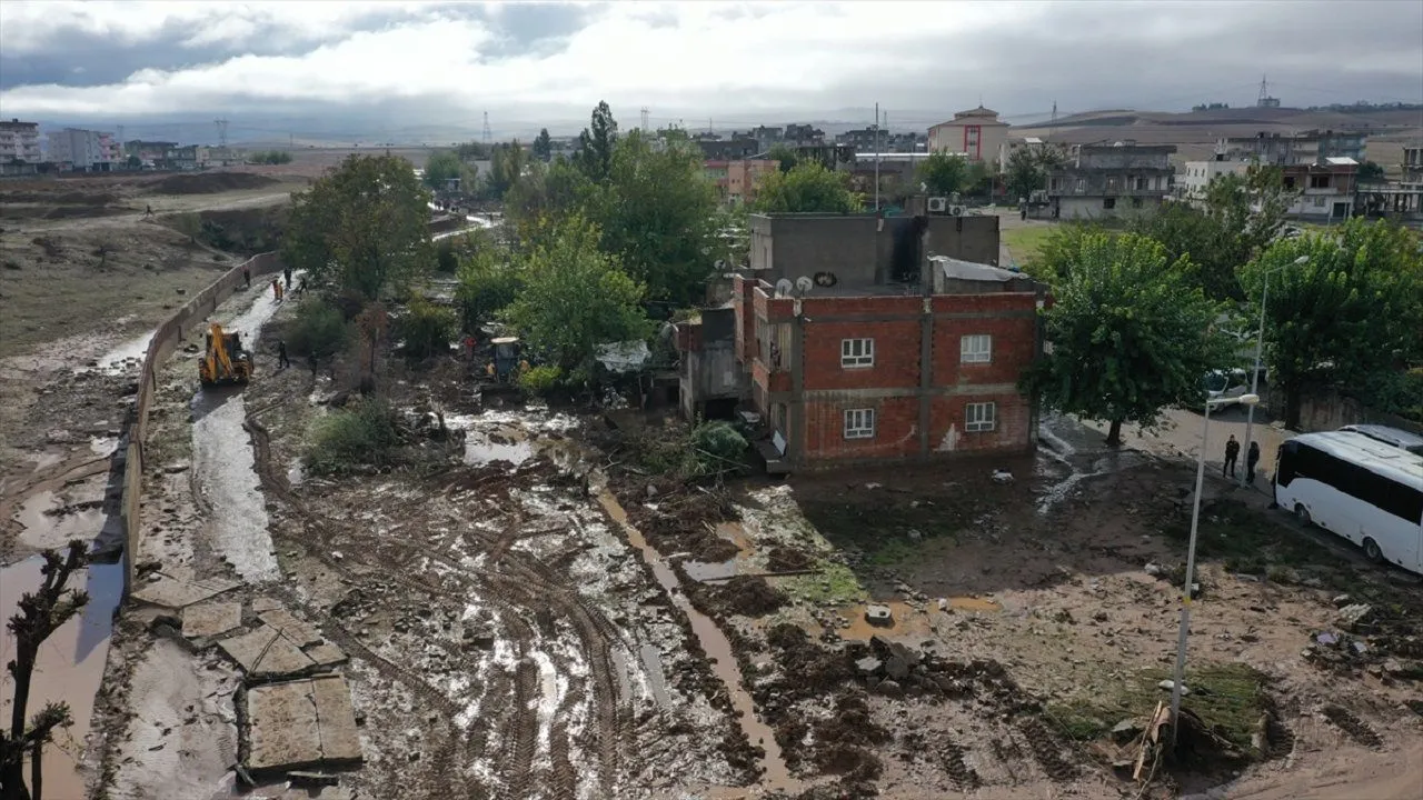 Soğuk hava ve fırtına Türkiye'yi esir aldı: Şehir şehir son durum