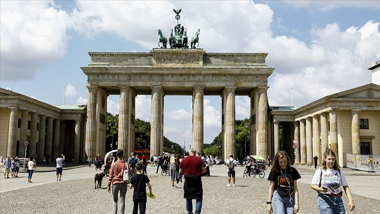 Almanya bakanlıkların ek harcama taahhütlerini dondurdu