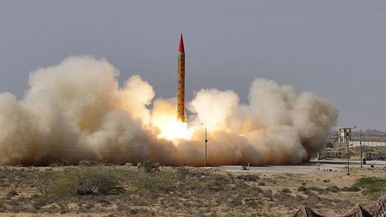 Kuzey Kore casus uydu taşıyan bir roket fırlattı