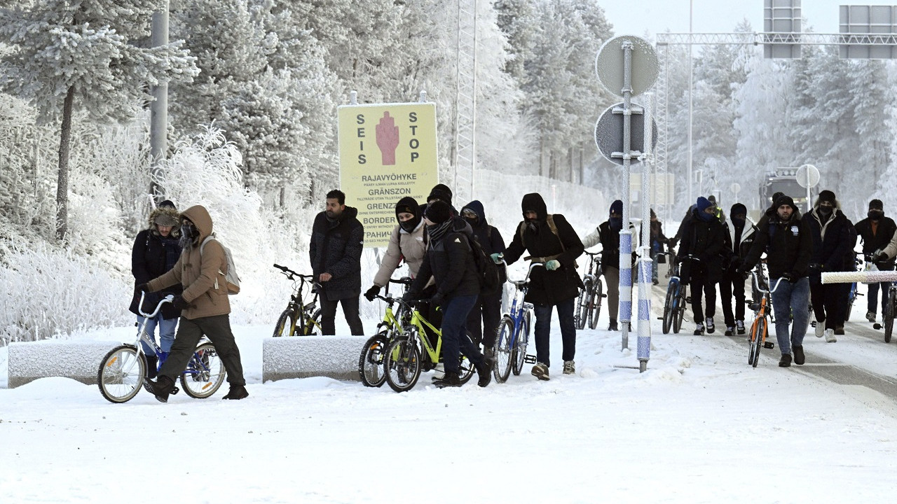 Rusya Finlandiya'ya bisikletlerle saldırıyor