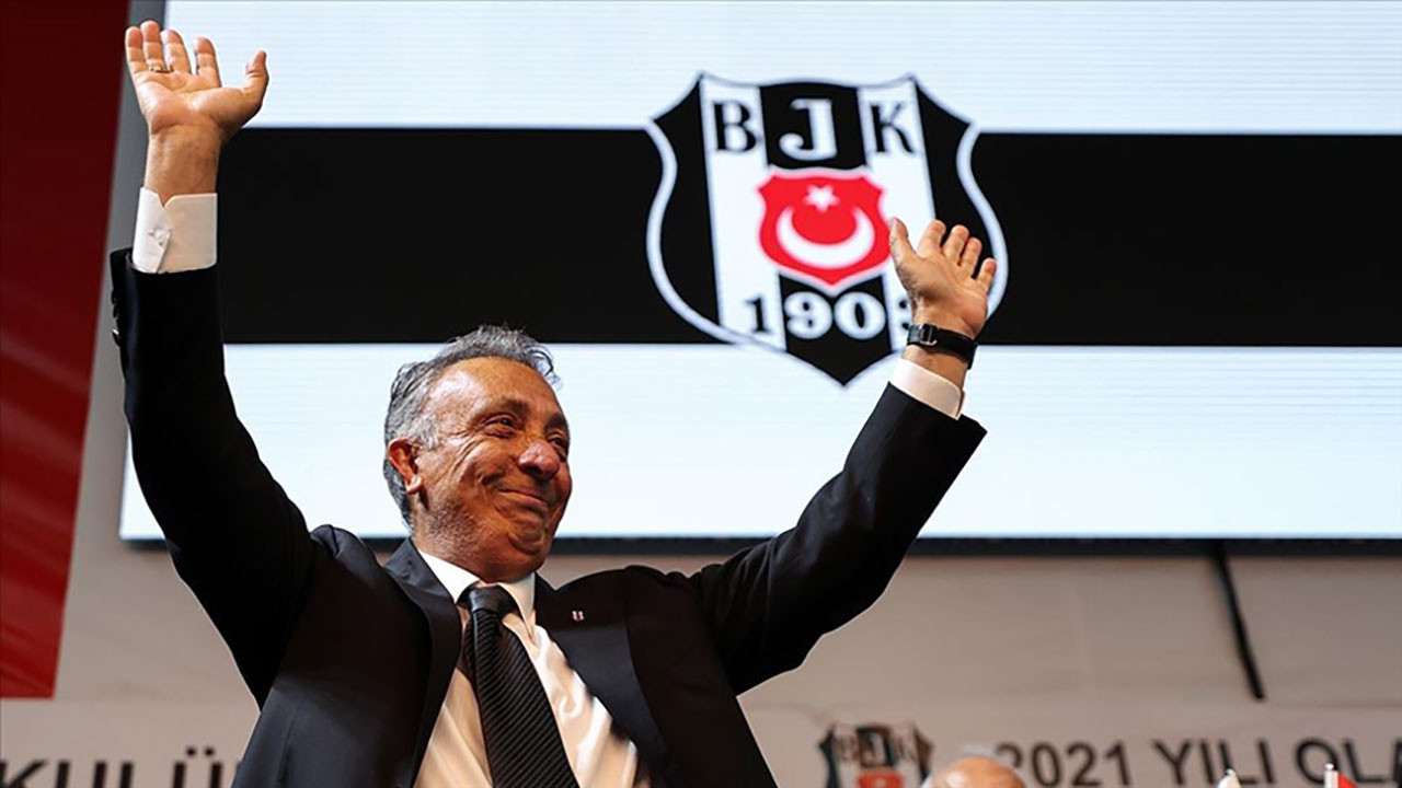 Beşiktaş'ta Ahmet Nur Çebi yönetimi ibra edildi