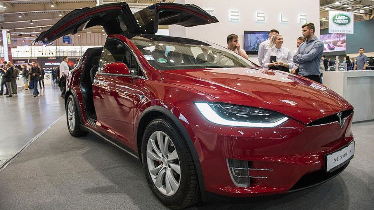 Tesla 2 milyondan fazla aracı otopilot yazılımını güncellemek için geri çağıracak