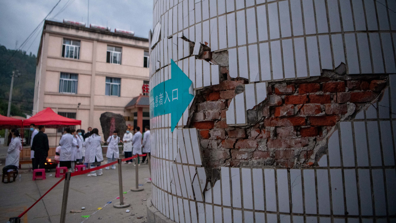 Çin'de 6,2 büyüklüğünde deprem: En az 111 kişi öldü