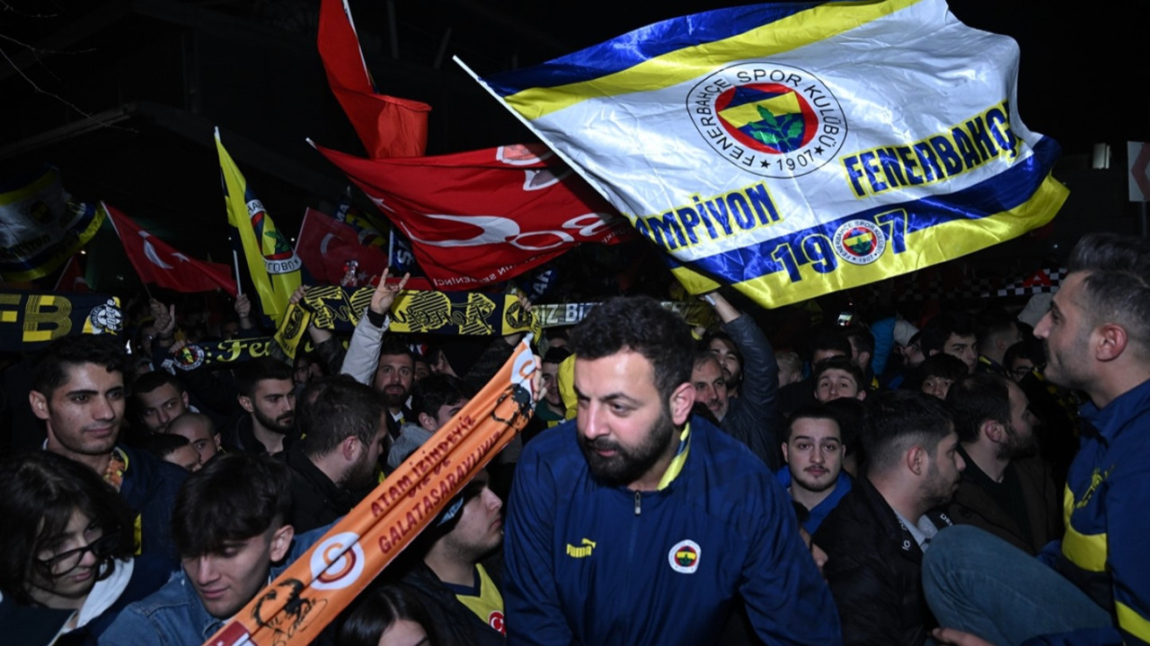 Fenerbahçe kafilesini taşıyan uçak Sabiha Gökçen Havalimanı'na indi