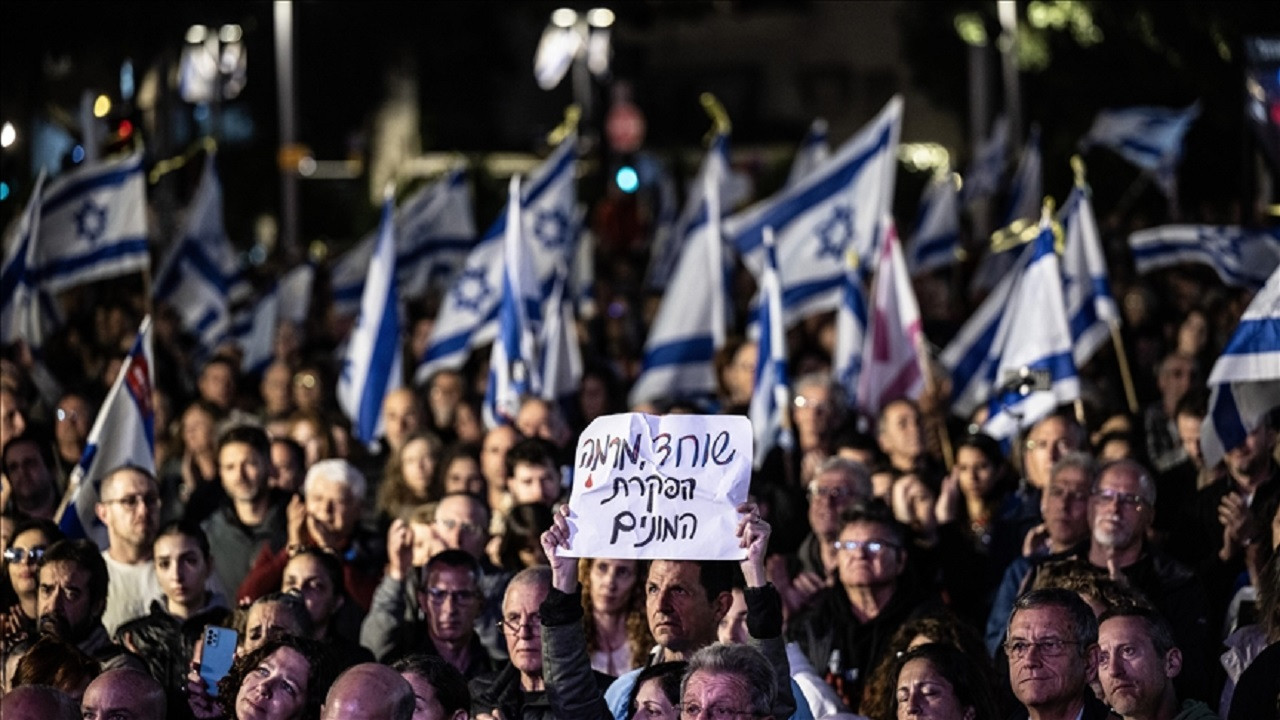 Tel Aviv'de binlerce kişi sokağa çıktı: Netanyahu görevden alınsın