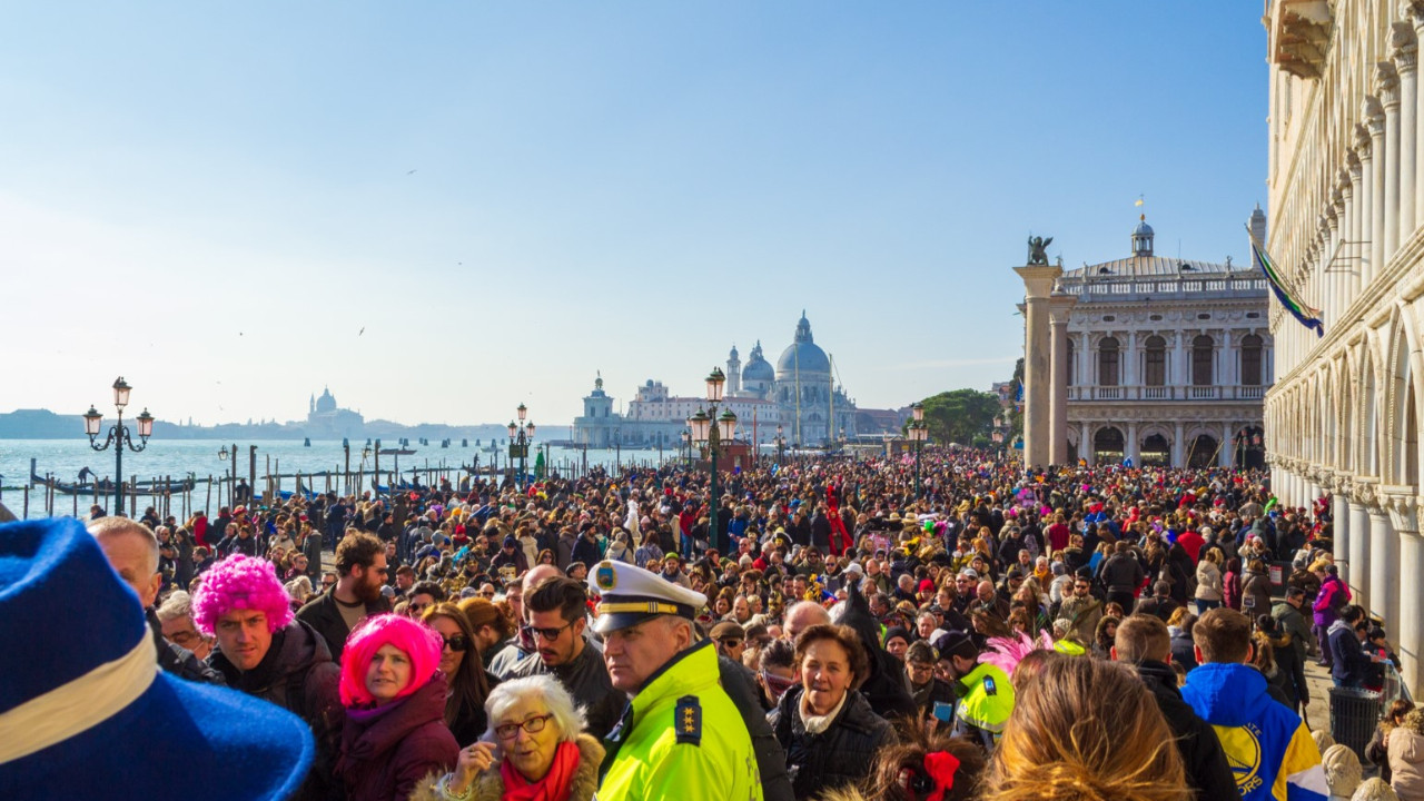 Venedik'te yeni dönem resmen başladı: Giriş ücretini ödemeyen turist şehre giremeyecek