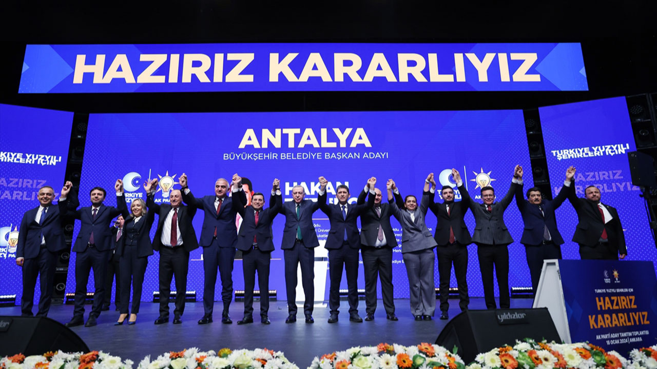 AK Parti'nin Antalya adayı Hakan Tütüncü oldu