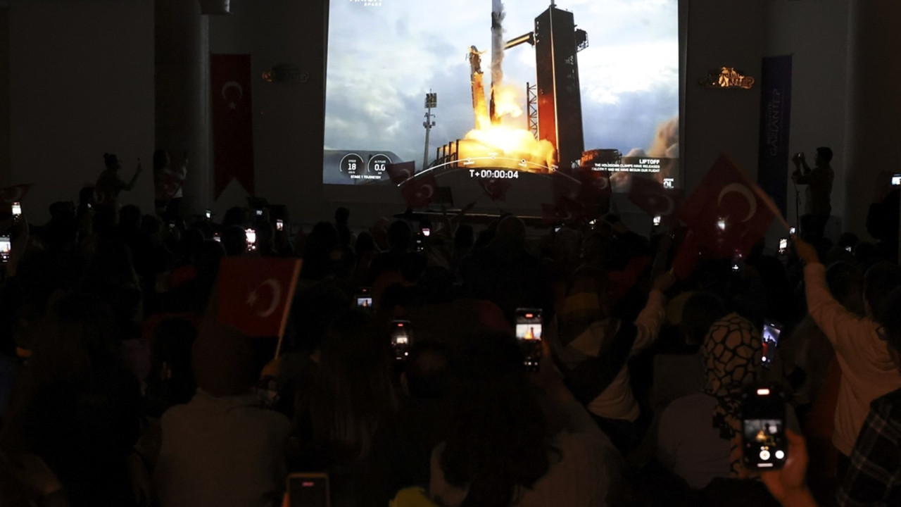 Alper Gezeravcı'nın uzay yolculuğunu Türkiye böyle izledi