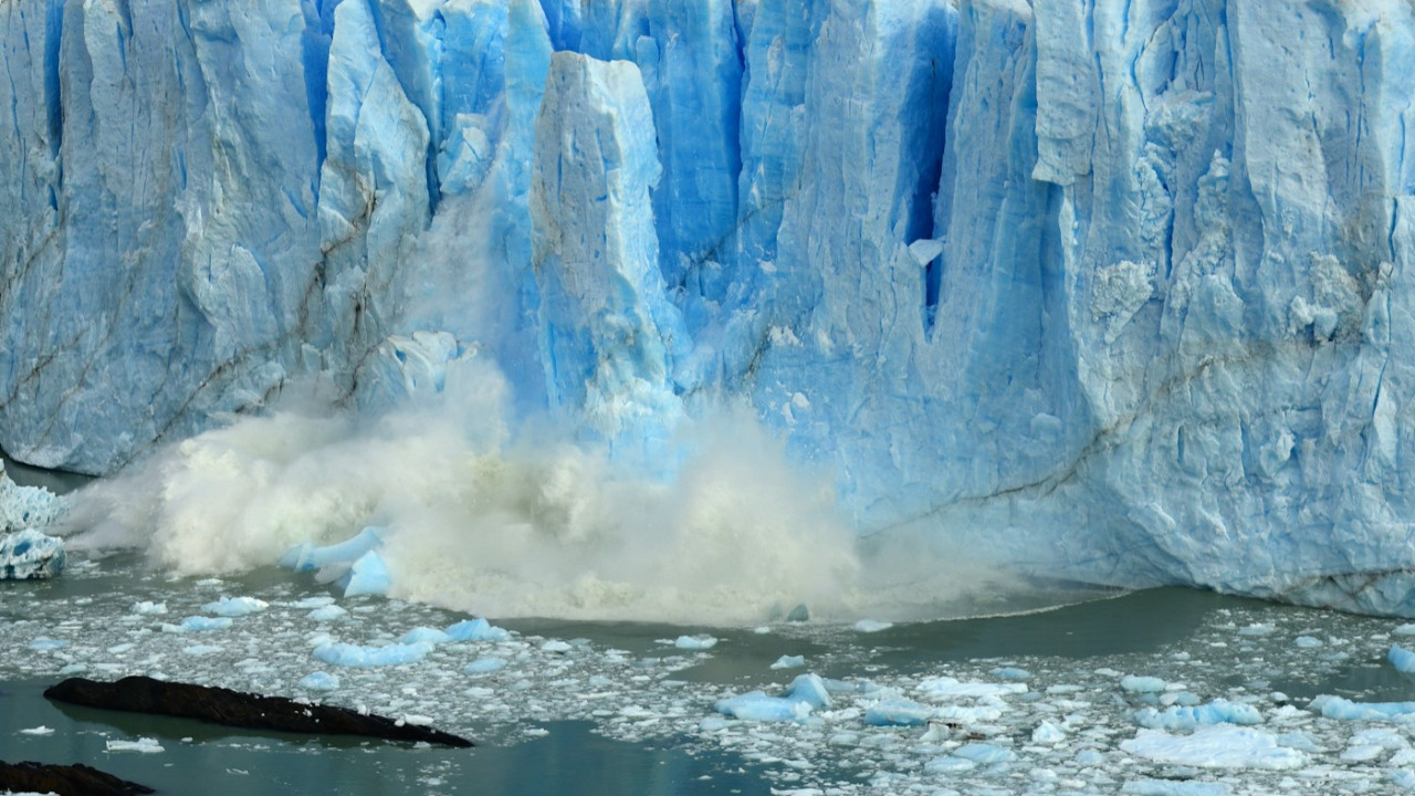 İklim değişikliği Alpler'deki buzulların yarısını eritip yok edecek