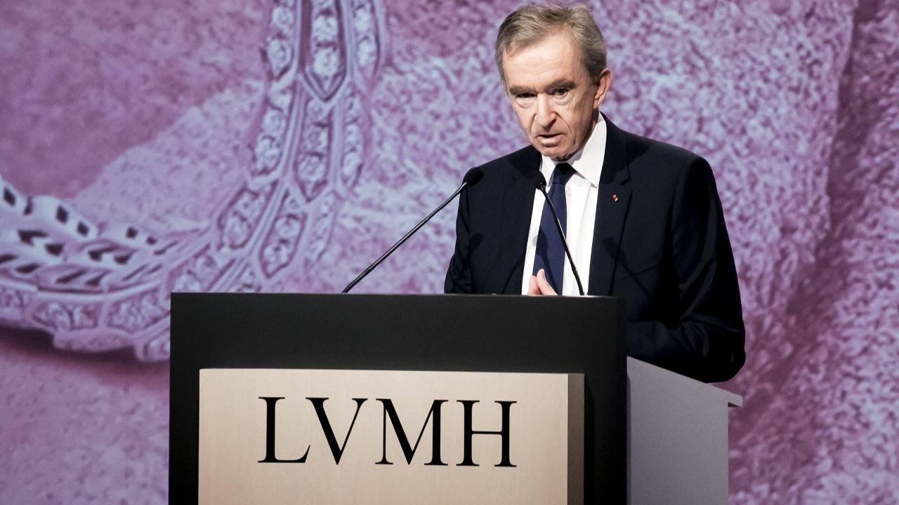 LVMH CEO'su Arnault, oğullarını yönetim kuruluna önerecek