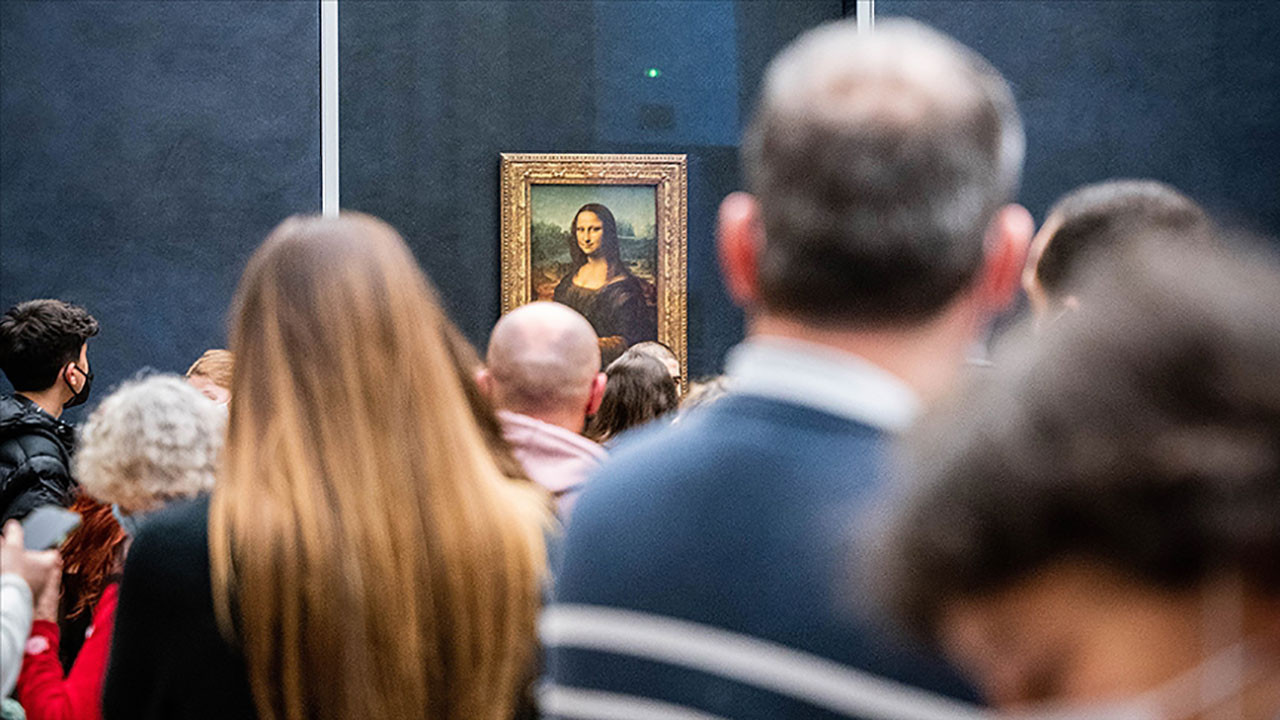 Fransa'da iklim aktivistleri Mona Lisa tablosuna çorba attı