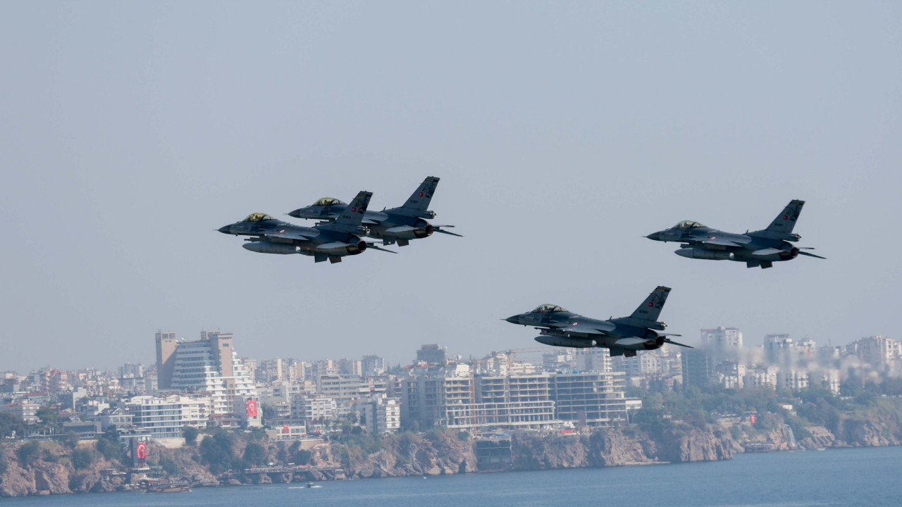 ABD'nin Türkiye'ye F-16 satışına 'Yunan adaları' şartı var mı?