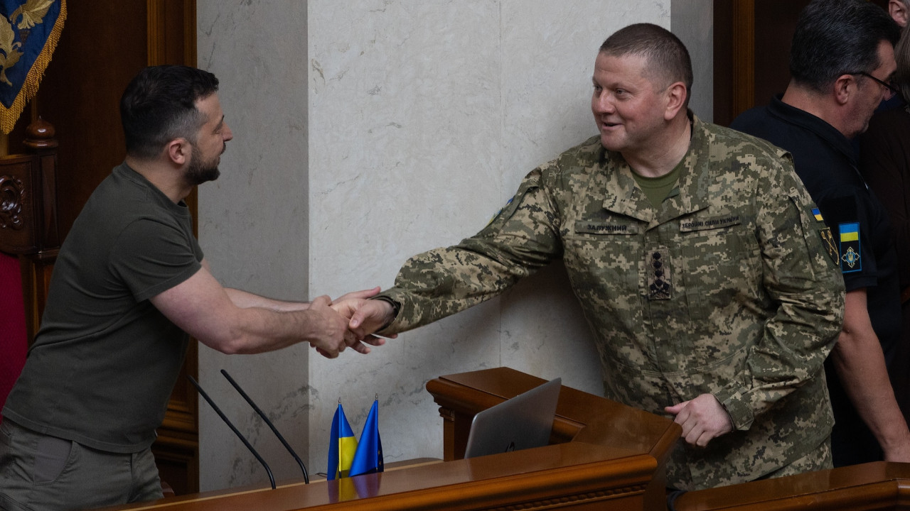 Zelenskiy görevden almak istiyor: Kiev’in yeni sorunu Orgeneral Valeriy Zaluzhny