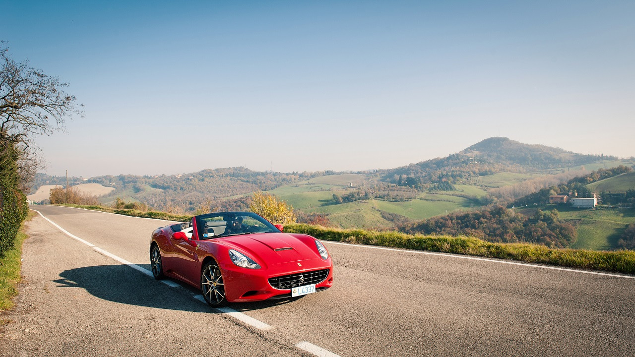 New York Times yazdı: Ferrari ve Lamborghini başkentinin yeni hız sınırı 30 